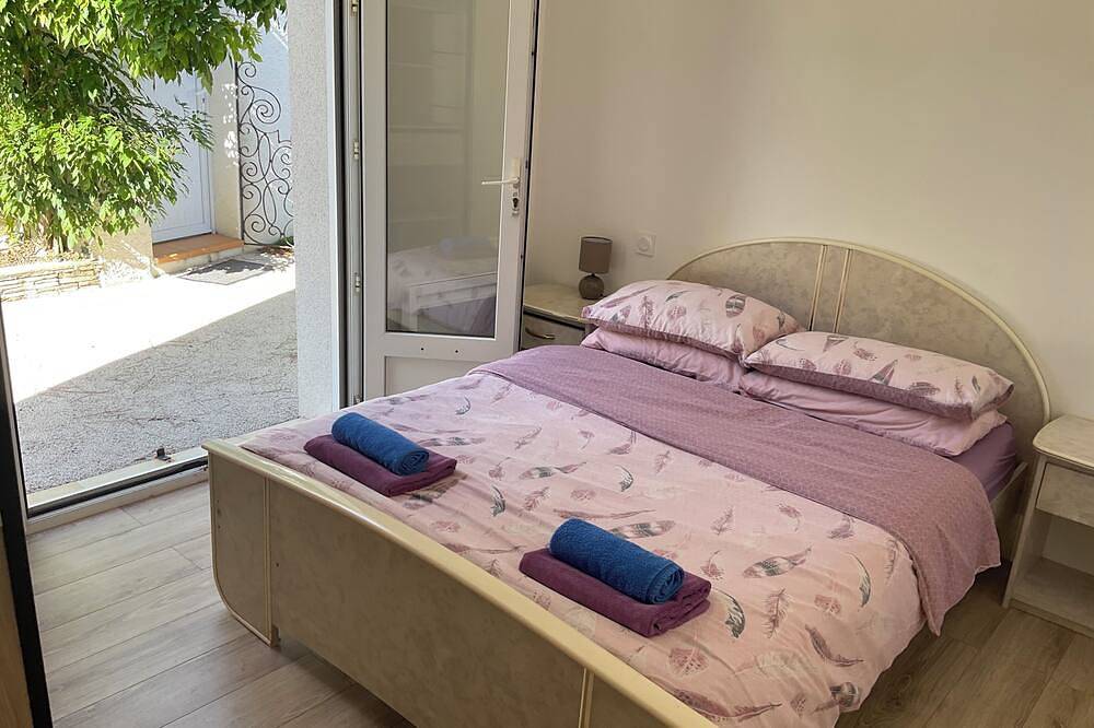 3 bed, 2 bath,  villa with private heated pool, moments from blue flag beach in La Tranche-sur-Mer, Vendée