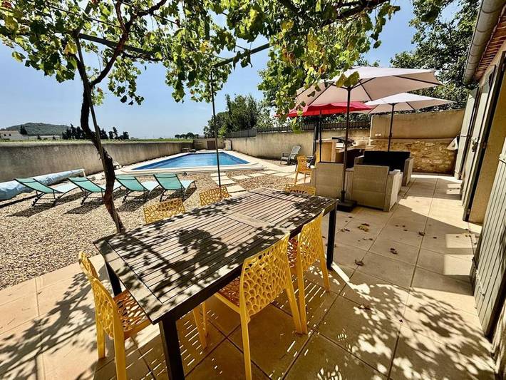 Location de vacances pour 6 personnes, avec terrasse ainsi que vue et piscine à Gigondas - 2