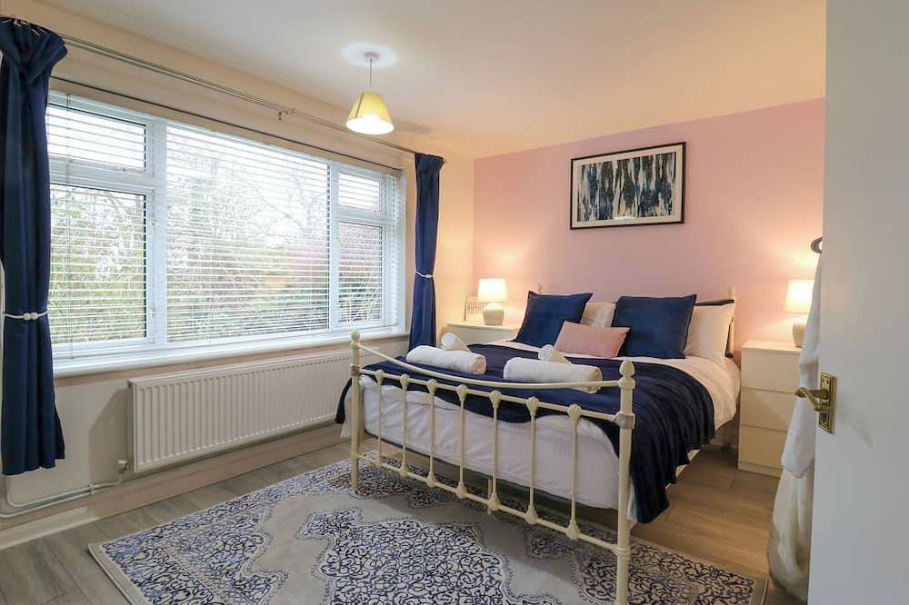 Crown Farm, pet friendly, character holiday cottage in Upwell in Cambridgeshire