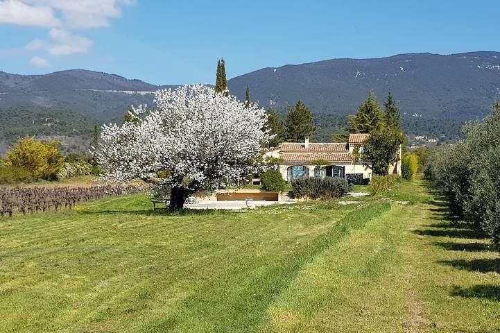 Gîte pour 4 personnes, avec piscine et jardin à Cucuron - 4