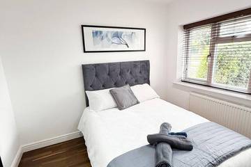 Apartment for 7 People in Bromley, London, Photo 2
