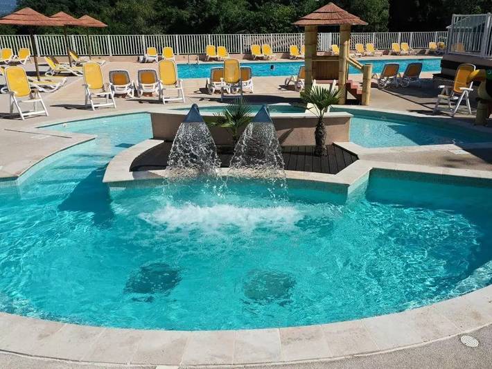 Camping für 4 Personen, mit Terrasse und Pool in Cannes