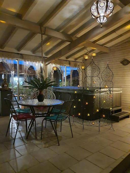 Maison de vacances pour 20 personnes, avec Jacuzzi et Terrasse ainsi que Jardin et Piscine