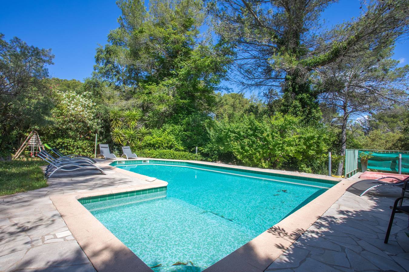 Studio entier, Studio 'Les Cyclamens - Les Oliviers' avec piscine partagée, Wi-Fi et climatisation in Saint-Raphaël, Massif de l'Esterel