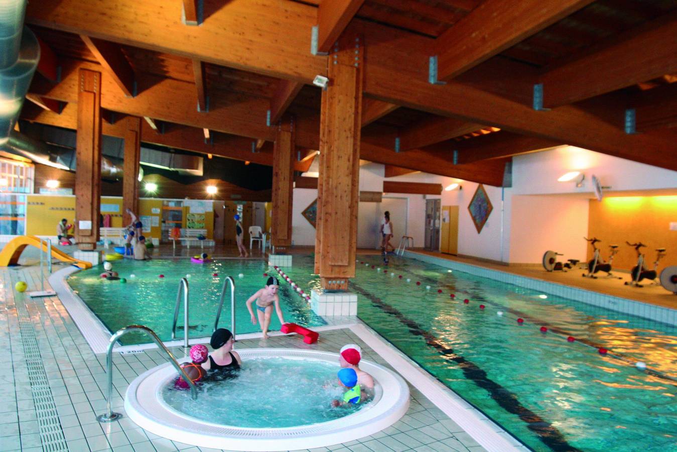 Entire apartment, Vvf Val Cenis Haute Maurienne - Duplex apartment 2 rooms 5 people and 1 baby - 2 years old (Val Cenis le Haut) in Lanslevillard, Saint-Jean-de-Maurienne region