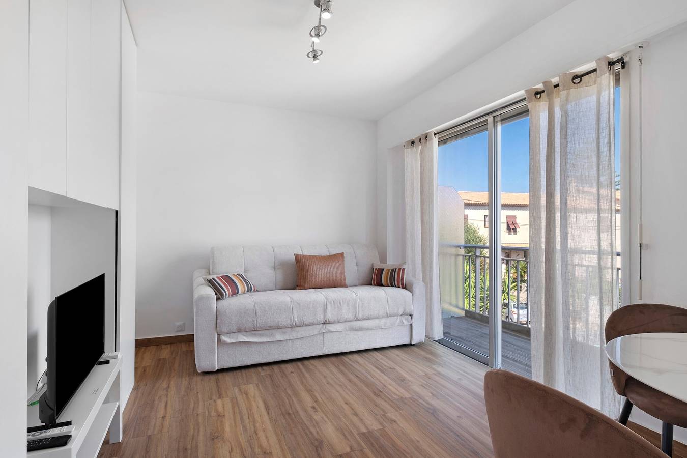 Studio entier, Studio « Les Jacinthes Proche Mer » avec balcon, Wi-Fi et climatisation in Cros de Cagnes, Cagnes-sur-Mer