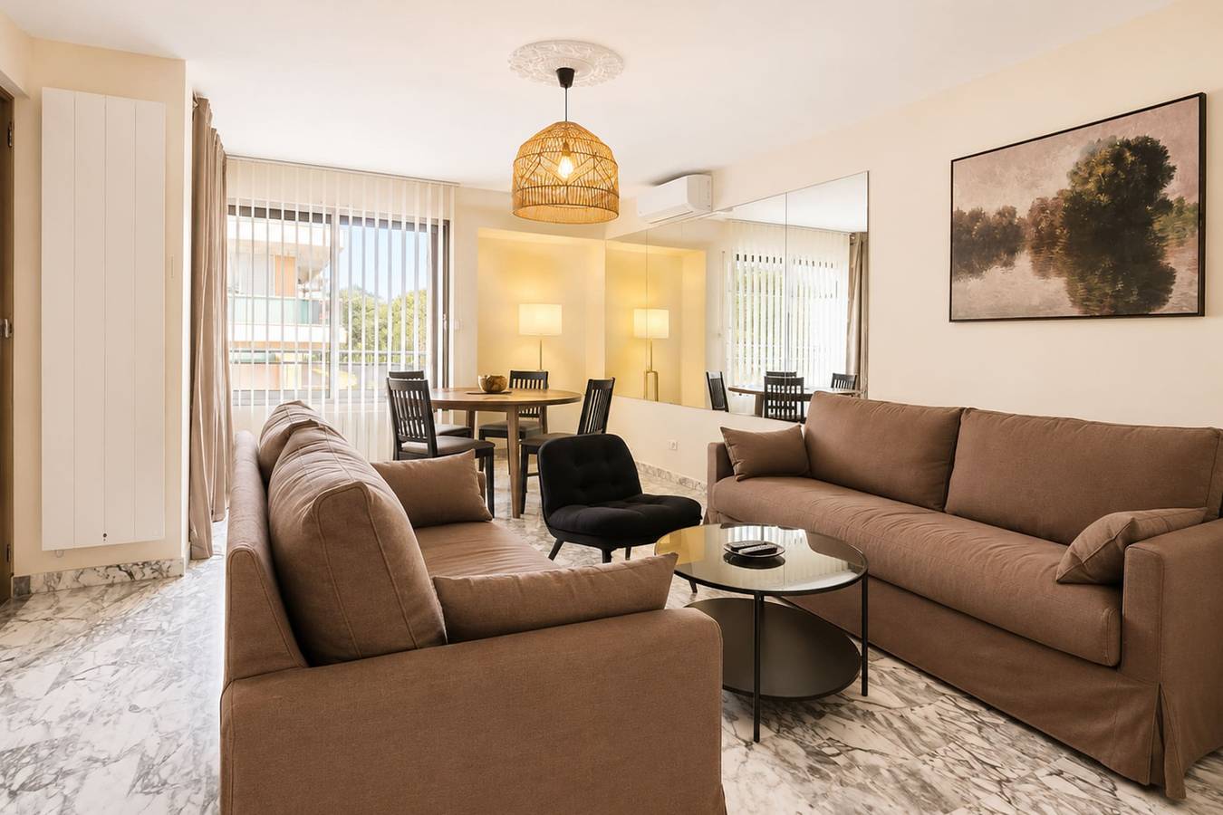 Apartamento entero, Apt for 6 Guests with Sea & Marina Views – 10 Min from Nice in Saint-Laurent-du-Var, Costa mediterránea (Francia)
