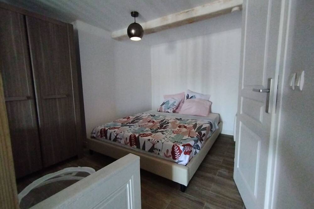 Apartamento entero, Trévoux: Loft Ravissant Avec Terrasse in Trévoux, Región de Bourg-en-Bresse