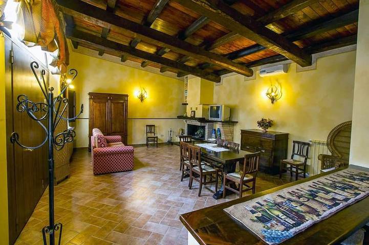 Mimosa Apartment in Bauernhaus mit Garten und Pool in Spoleto, Perugia Provinz