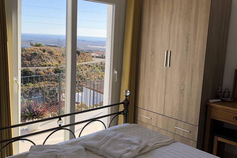 Apartamento entero, Spacious and light accommodation with private pool and stunning views. in Bédar, Provincia de Almería