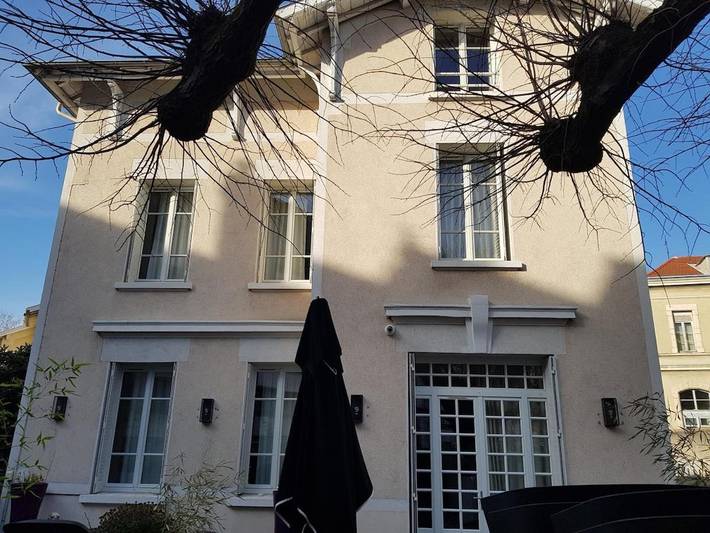 Ferienhaus für 6 Personen, mit Terrasse und Garten sowie Pool in Lyon