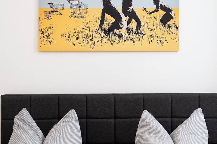 Appartement entier, ★ Ko-Living - Banksy Suite | In the center | Up to 4 pers. | Washing machine ★ in Halle, Saale-Unstrut