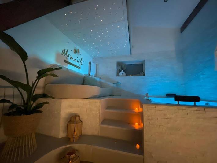 Gîte pour 2 personnes, avec jacuzzi à Montesson