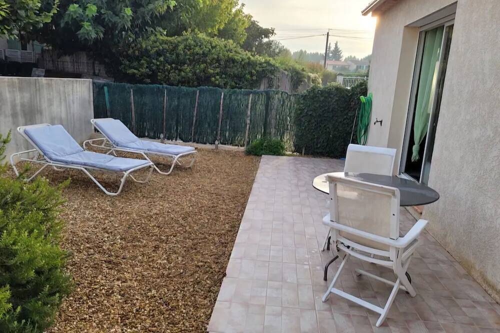 Maisonette Moderne au Coeur de la Provence. T2 65 m2 -eyragues in Eyragues, Region de Arles