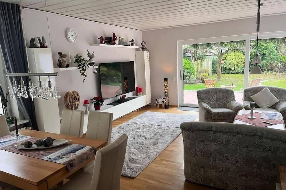Ganze Wohnung, Private Ferienwohnung in Nordenham mit großem Garten in Nordenham, Wesermarsch
