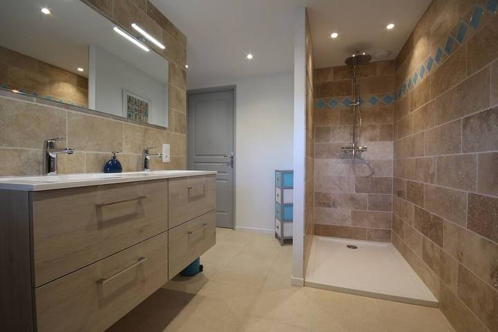 Appartement de vacances pour 6 personnes, avec terrasse ainsi que jardin et jacuzzi