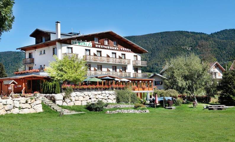 Hôtel pour 4 personnes, avec vue et piscine ainsi que sauna et jardin, animaux acceptés