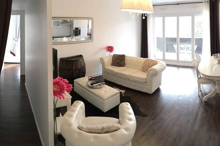 Location de vacances pour 6 personnes, avec Balcon et Piscine à Ferney-Voltaire