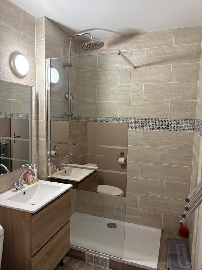 Appartement entier, Appartement équipé proche aéroport et gare in Beauvais, Oise