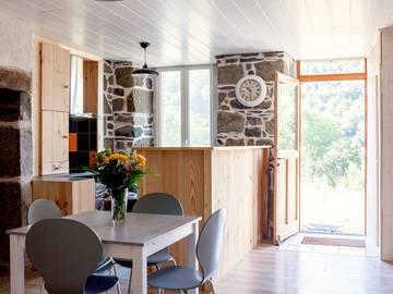 Gîte pour 4 personnes, avec terrasse et jardin, animaux acceptés dans le Cantal
