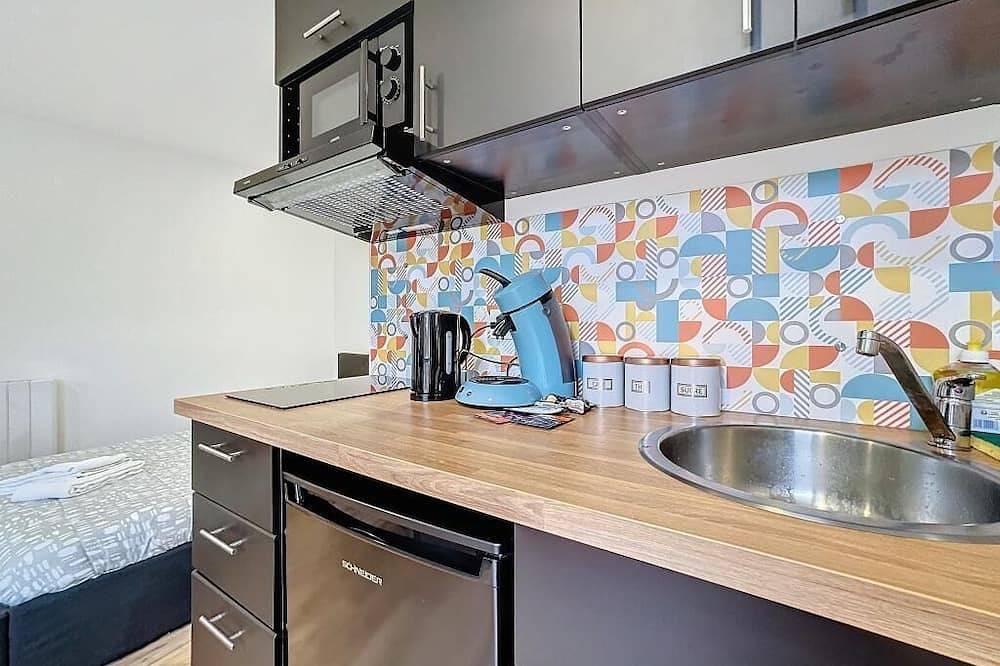 Entire apartment, Studio Royat center commerce in Royat, Volcans d'Auvergne Regional Nature Park