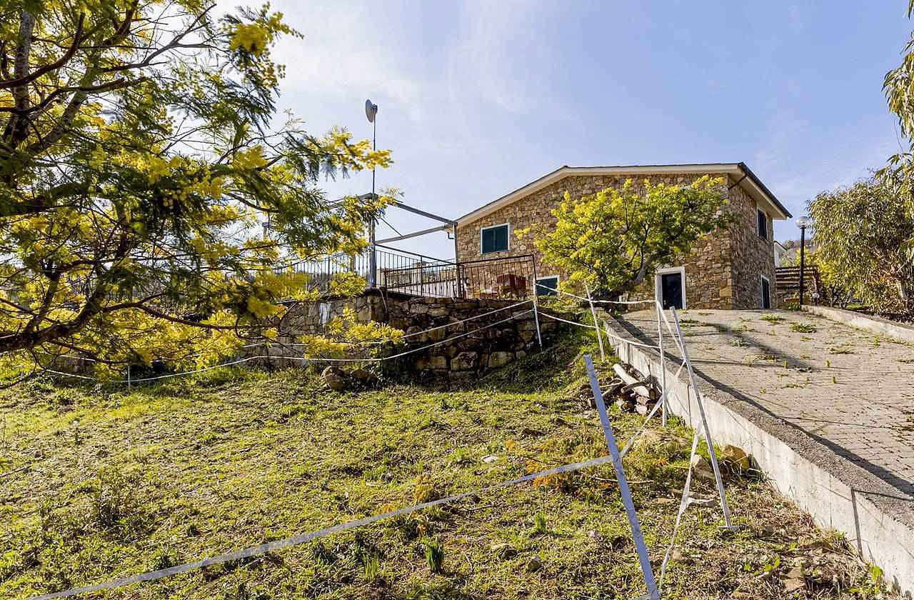 Appartamento intero, Appartamento con aria condizionata, internet e piscina  in Torrazza (Imperia), Imperia