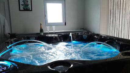 Chambre d’hôte pour 2 personnes, avec jacuzzi ainsi que piscine et terrasse à Pont-de-l'Isère