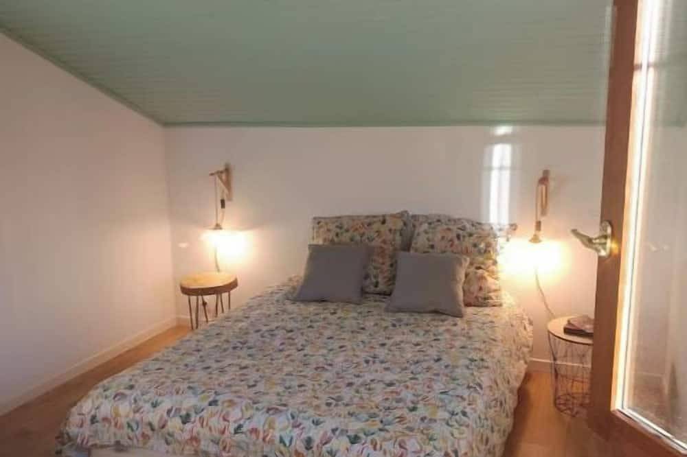 House with large garden, close to the sea and all amenities. Ideal for families in Macinaggio, Rogliano