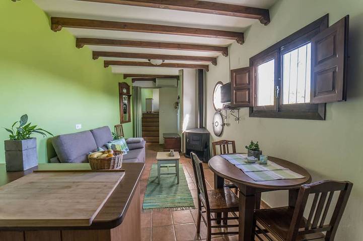 Casa rural para 4 personas, con jardín y sauna además de balcón y piscina - 1