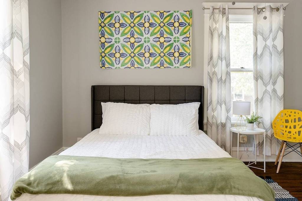 30% Off Spacious Historic Getaway: 5★ Location, Royal Beds, Game Room & Bbq in Kansas City, Missouri