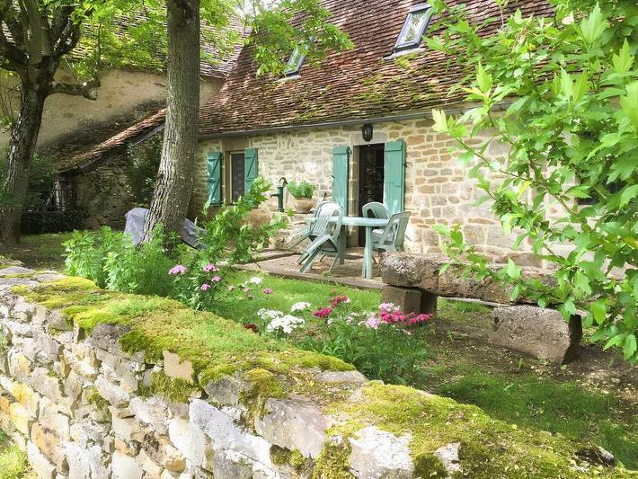 Gîte for 5 people, with terrace and garden in South-west France