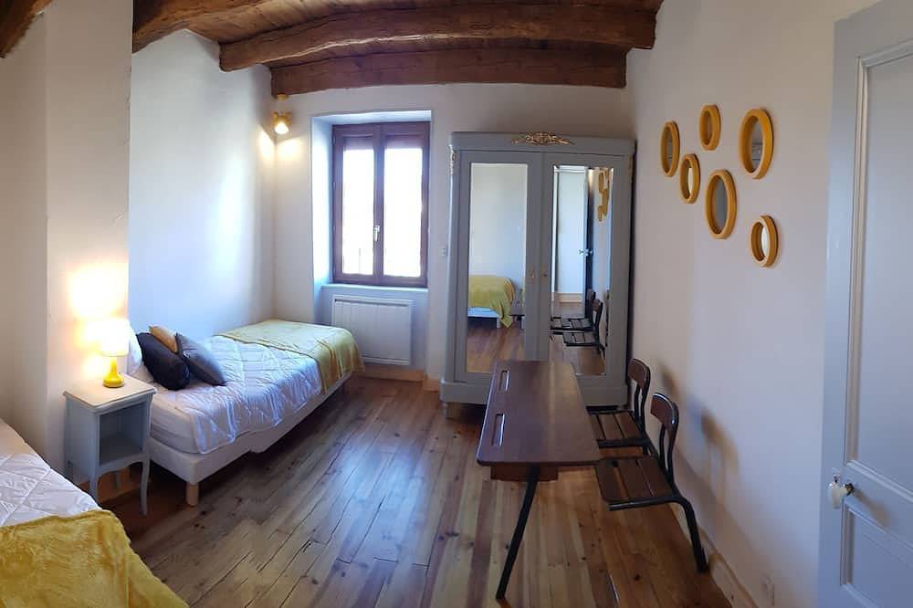 Maison typique de village entièrement rénovée in Coussergues, Palmas-d'Aveyron