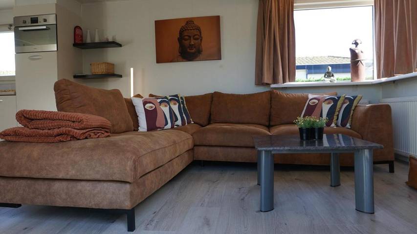 Bungalow voor 4 personen, with sauna and terras as well as zwembad in Cadzand