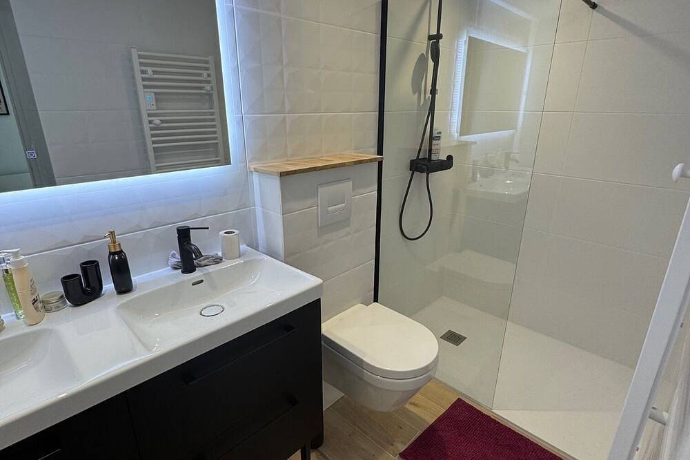 Fisherman's house in the heart of Saint Clément des Baleines in Saint-Clément-des-Baleines, La Rochelle region