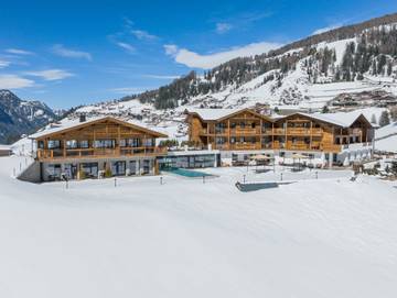 Hotel für 4 Personen, mit Garten und Whirlpool in Wolkenstein