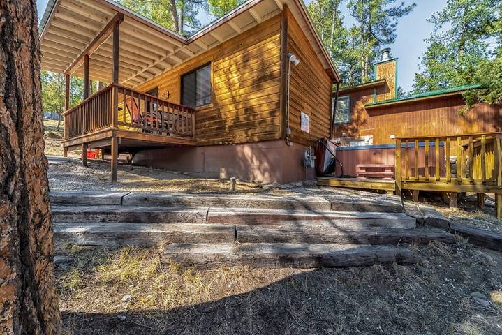 Log cabin for 2 people, with hot tub and balcony, with pets in Ruidoso