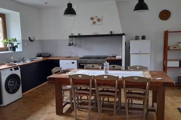 Location de vacances pour 7 personnes, avec jardin à Borrèze