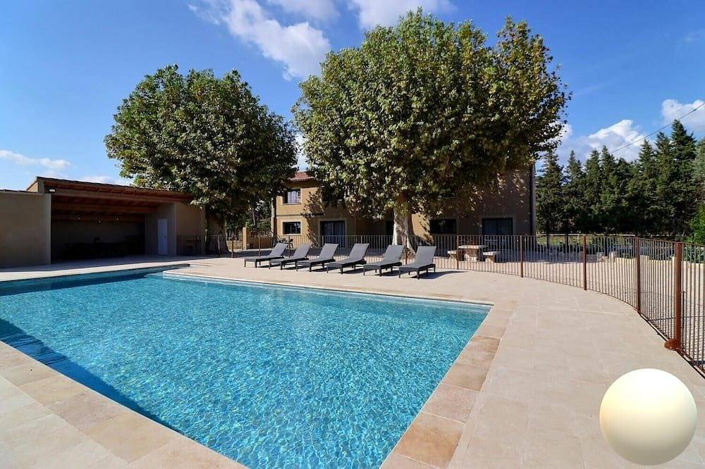 Mas provençal climatisé avec piscine in Graveson, Arles region