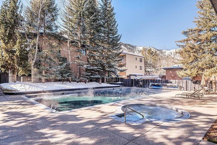 Vacation rental for 6 people, with hot tub and balcony as well as sauna in Aspen