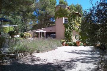 Maison d’hôte pour 2 personnes, avec piscine et jardin dans Golf de Servanes