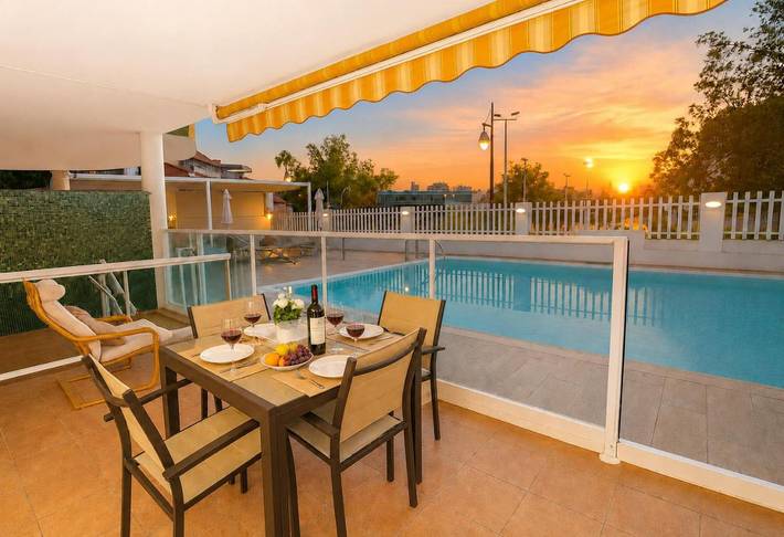 Ferienwohnung für 3 Personen, mit Terrasse und Pool sowie Ausblick