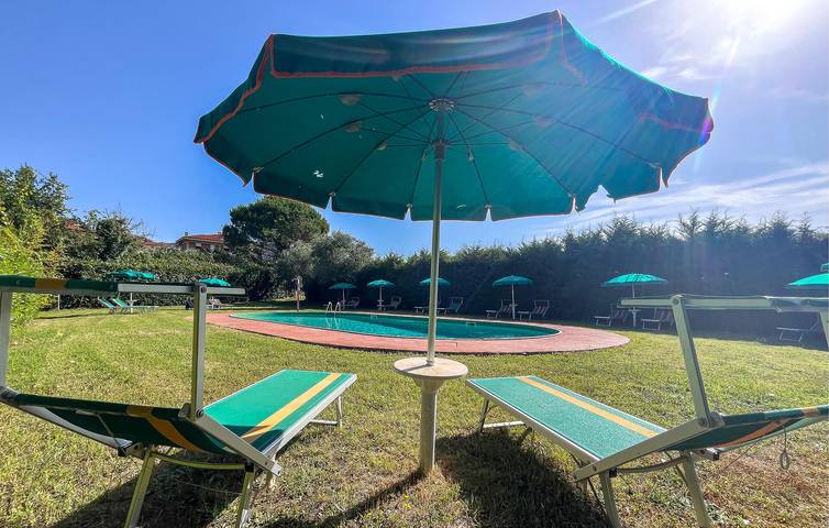 Gîte pour 5 personnes, avec terrasse ainsi que piscine et jardin, animaux acceptés à Tuoro sul Trasimeno - 3
