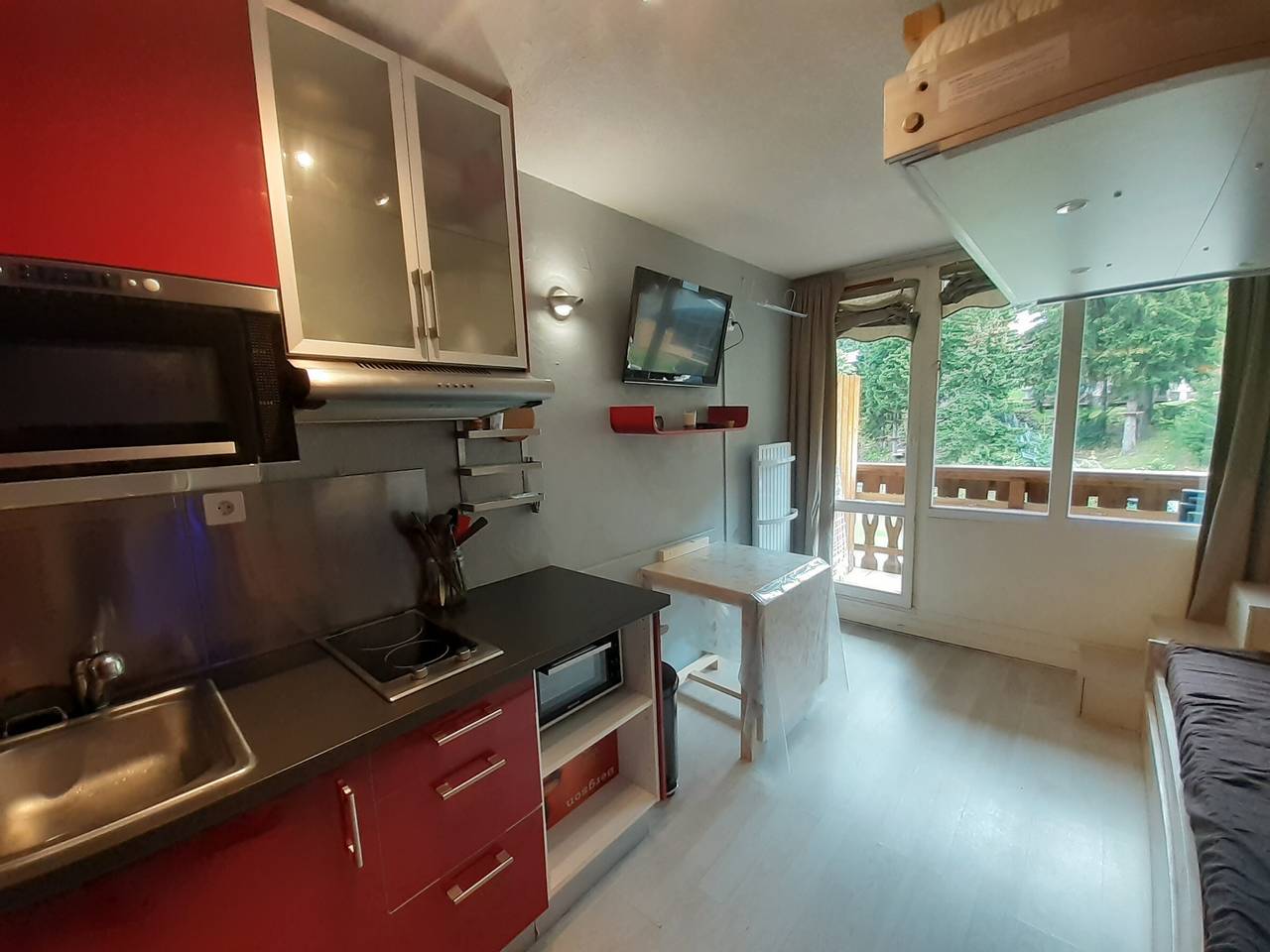 Estudio entero, Estudio acogedor para 4 pers. a 20m del telecabina, cocina equipada, balcón, 3er piso ascensor in Valfréjus, Modane