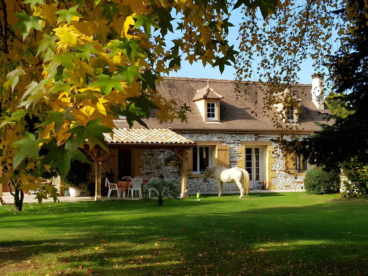 Chambre d’hôtes « Chambre Familiale Carpediem » avec jardin partagé, Wi-Fi et climatisation in Prigonrieux, Périgord Pourpre
