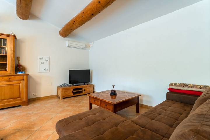 Gîte “Mas de la Ravine chez Juju” con piscina condivisa, Wi-Fi e aria condizionata in Laval-Saint-Roman, Nimes e dintorni