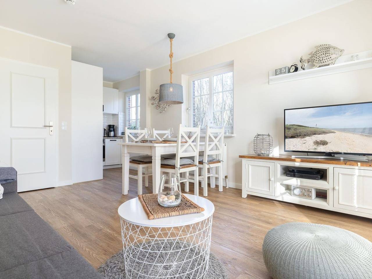 Ganze Ferienwohnung, Haus Am Dorfteich, App. Élise - Idylle & Komfort unmittelbar am Dorfteich. in Wenningstedt, Sylt