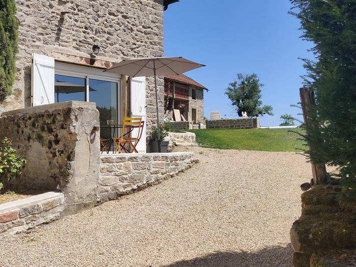 Gîte pour 4 personnes, avec Terrasse ainsi que Jardin et Piscine