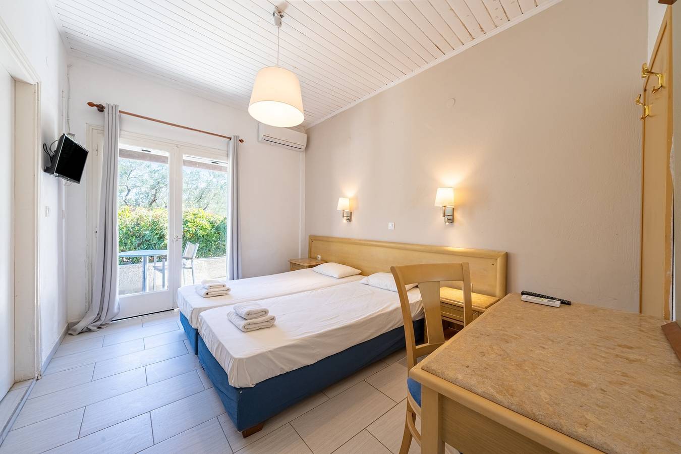 Ganzes Studio, Apartment 'Alykes Family Resort Doppelzimmer 1' mit Balkon, Wlan und Klimaanlage in Korfu