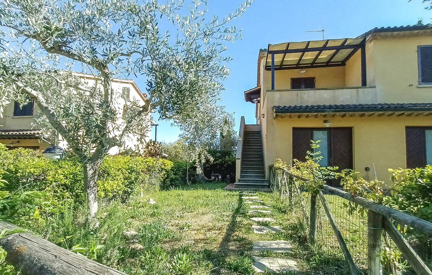 Appartement de vacances entier, Charmant appartement avec piscine et terrasse près du centre-ville de Montescudaio in Montescudaio, Côte des Étrusques