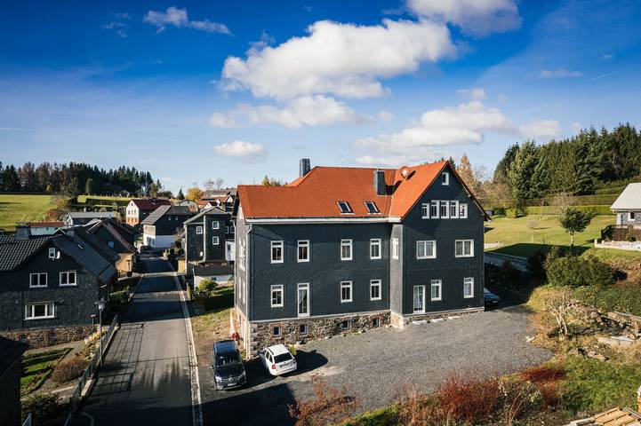 Ferienwohnung für 4 Personen, mit Balkon und Balkon/Terrasse sowie Terrasse und Garten in Sonneberg